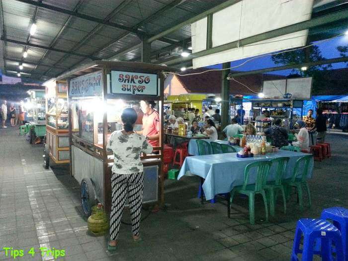 Food stalls and tables at Sanur Night Markets for cheap eats