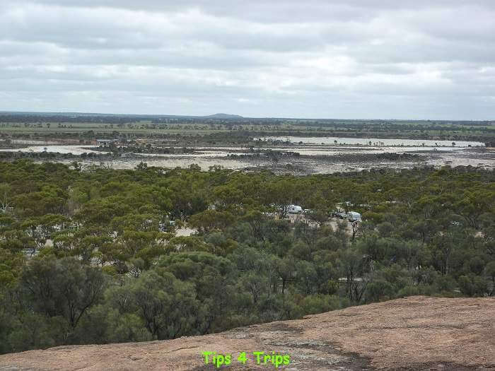 From Hyden Roack Trail see salt lakes and The Humps