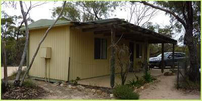 Reviewing the cabins at Wave Rock cCaravan park, Hyden Western Australia