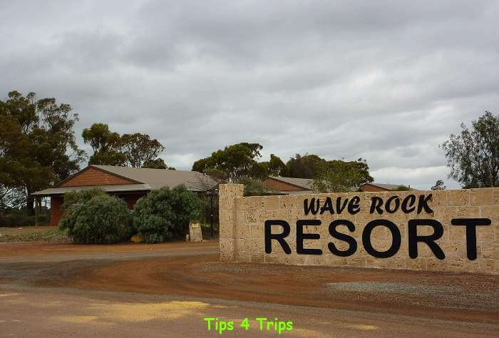 Out the front of Wave Rock Resort, Hyden looking at the entrance and cottages